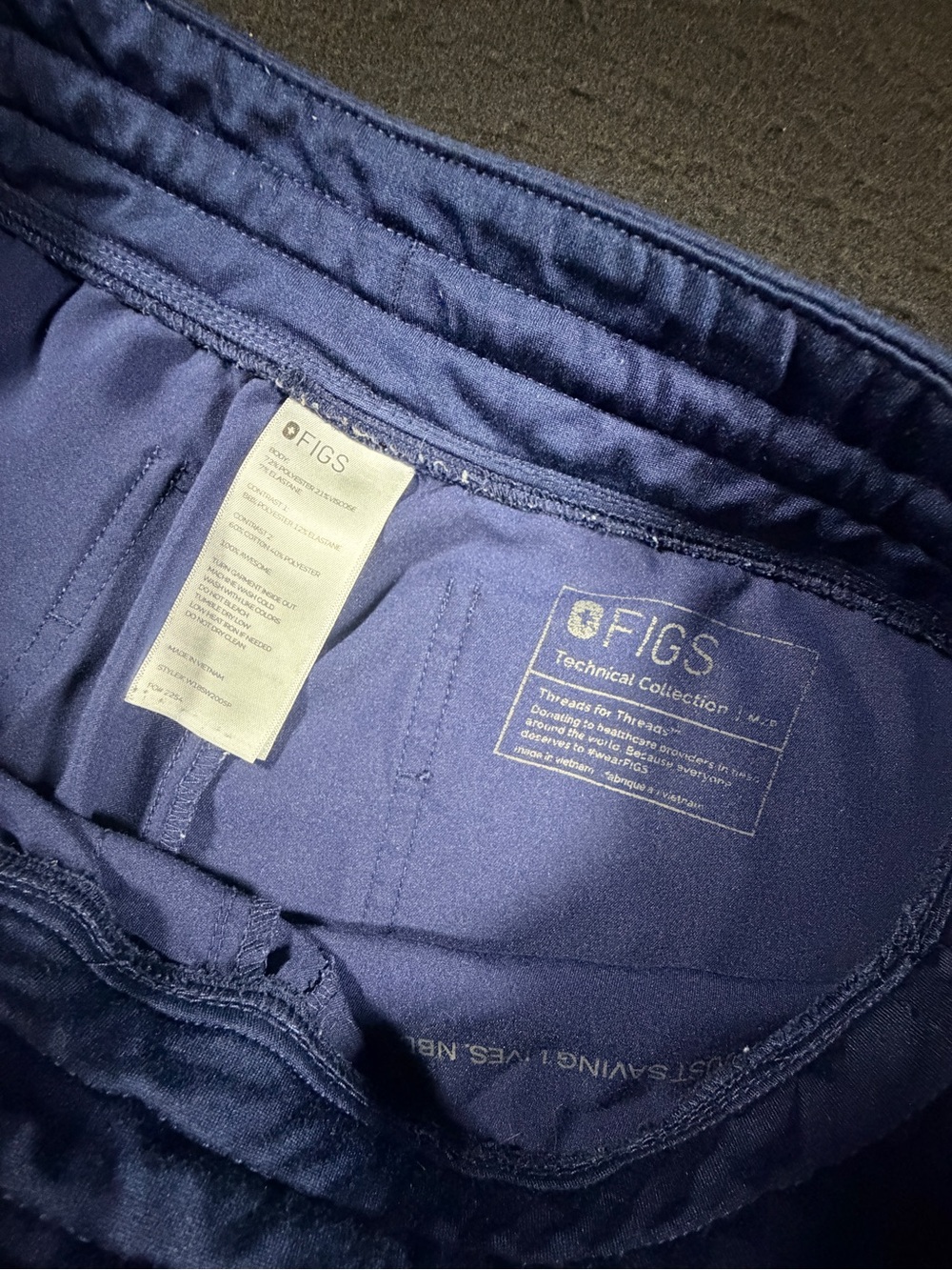FIGS Navy blue scrub set - Picture 6 of 13